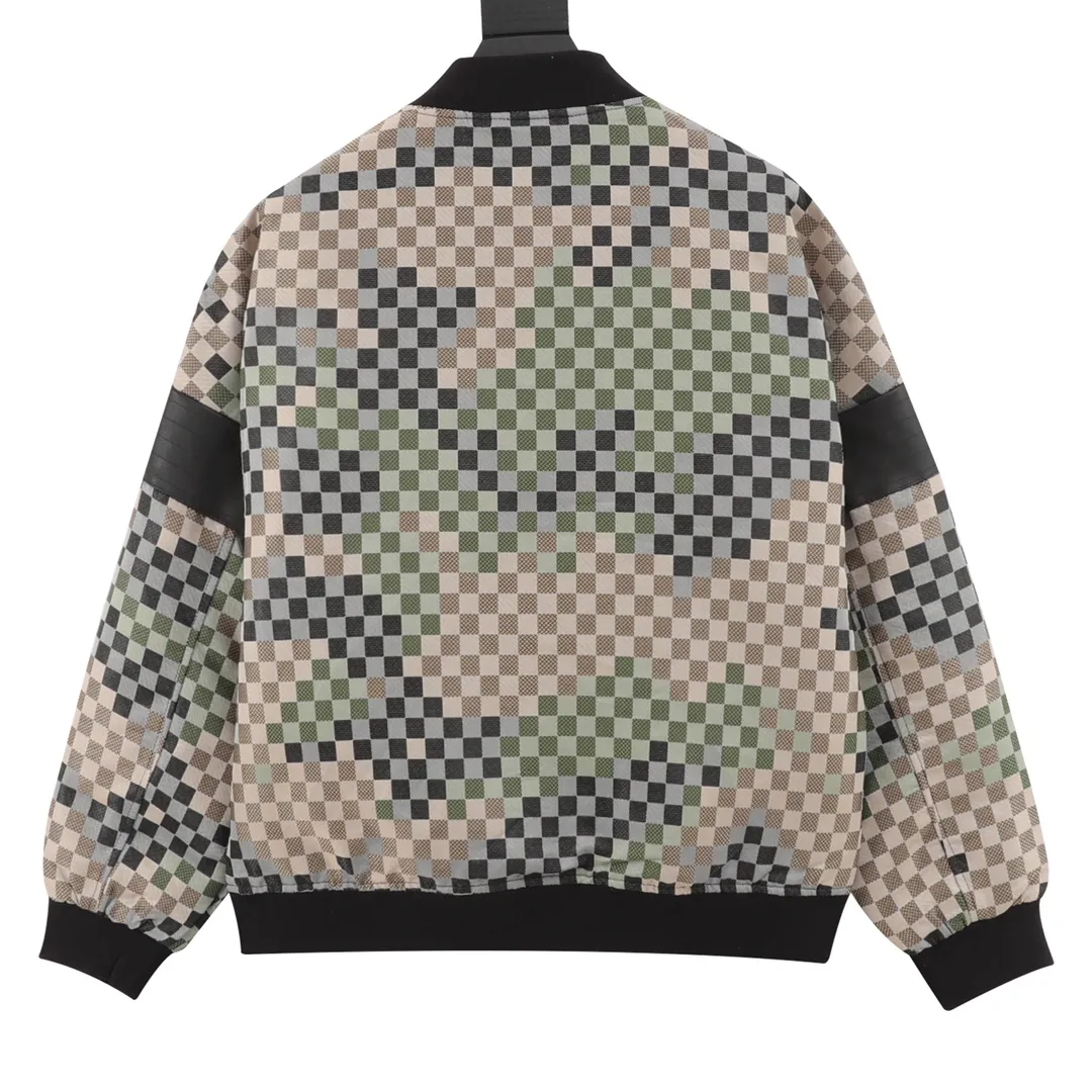 🅿️550 Louis Vuitton/Louis Vuitton checkerboard flight jacket is particularly popular this year. Baseball jackets are available at all levels of the market (you must compare the details). The most powerful quality control. Production and research on flight jackets for 7 years. Exquisite details. With it, you are the most beautiful boy in the universe. The lacquered full-surface four-button buckle (button with LOGO), and the fabric customization took more than a month. It is not ready-made on the market. It is made of wool blend, custom-woven and dyed. It has high color fastness. It is recommended to hand wash or dry clean it for the first time. "Knitted rib custom-woven at the hem", the lining is made of silky and delicate cupro fiber material, which can be worn directly against the body. It is extremely comfortable, a heavy-weight item, purchase version! Size：XS-L